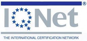 Logo IQNet con testo blu e grigio, stelle che formano la Q e sottotitolo