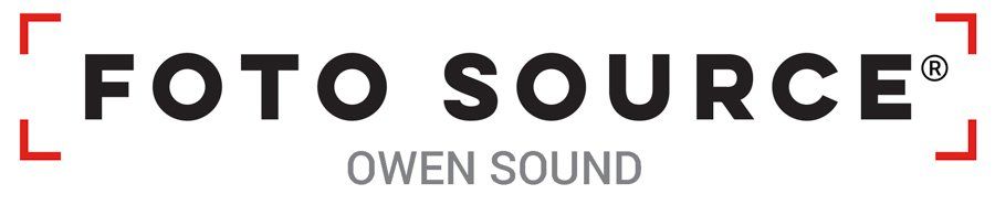 Le logo de foto source owen sound est affiché sur un fond blanc.