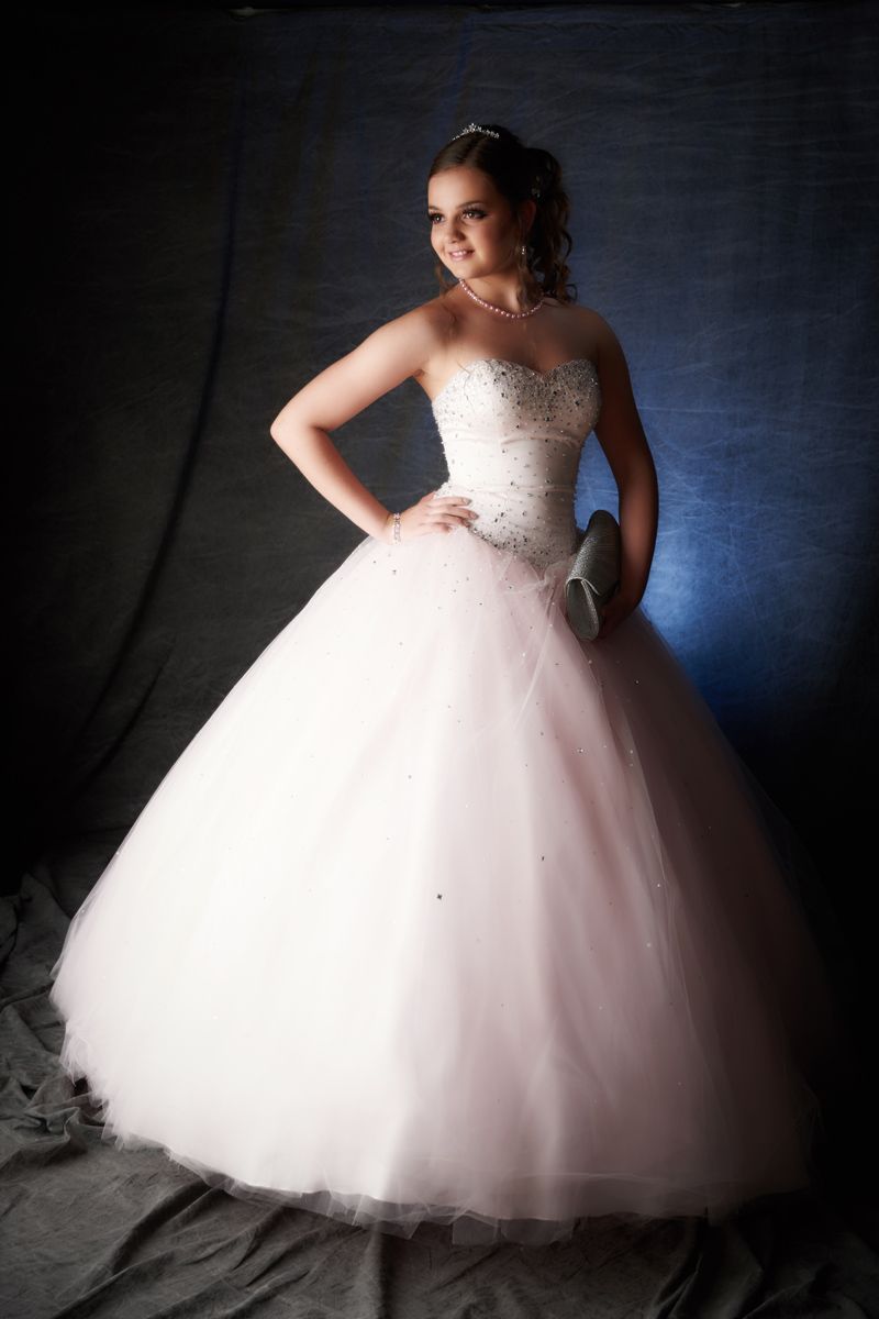 Girls Prom photoshoot celebrating prom night with a professional photoshoot at Oakley Studios, Luton