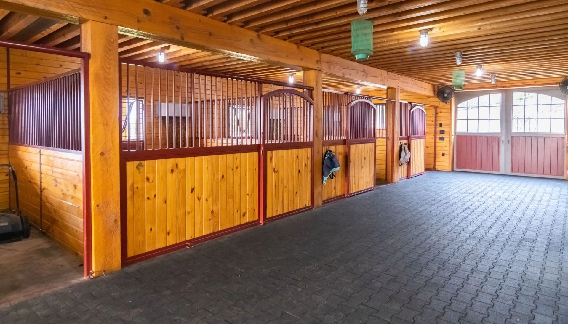 Image of a horse barn with rubber pavers for flooring
