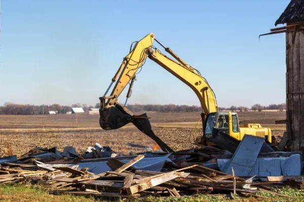 aging-barn-teardown-project