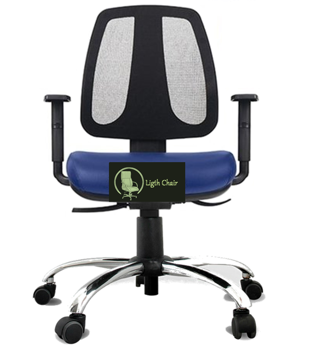 Cadeira-Giratória-Telada-Com-Mecanismo-Back-System-Para-Regulagem-Do-Encosto-E-Com-Apoio-Lombar-Assento-Em-Estofado-Com-Revestimento-Impermeável-Na-Cor-Azul-Apoio-De-Braço-Regulavel-Estrutura-Cromada-Suporta-Até-120-kg