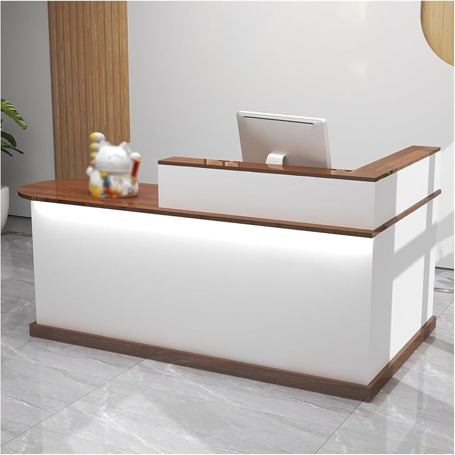 Balcão de recepção moderno formato em L , em mdf branco com detalhes madeirados.