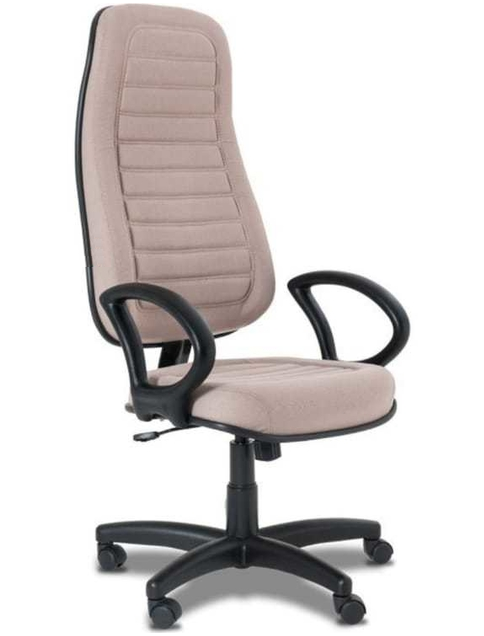 Cadeira-Giratória-Alto-Padrão-Modelo-Presidente-Com-Encosto-Super-Alto-Com-Apoio-De-Cabeça-Revestimento-Na-Cor-Bege-Com-Costura-Na-Horizontal-Em-Alto-Relevo-Com-Apoio-De-Braço-Fixo-Modelo-Tubarão-Emborrachado-Estrutura-Da-Cadeira-Preta-Indicado-Para-Usuarios-De-Até-120-kg