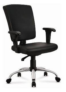 Cadeira_Giratória_Fraque_Diretor_Com_Mecanismo_Back_System_Para_Regulagem_Do_Encosto_E_Revestimento_Cor_Preta_Com_Apoio_De_Braço_Com_Regulagem_De_Altura_Estrutura_Cromada_Suporta_Até_120kg