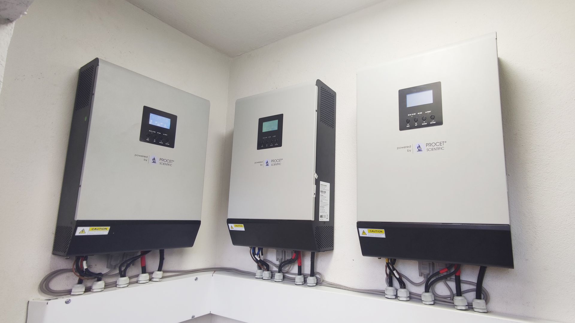 El error más caro al instalar paneles solares: elegir un inversor barato y rezar para que dure.