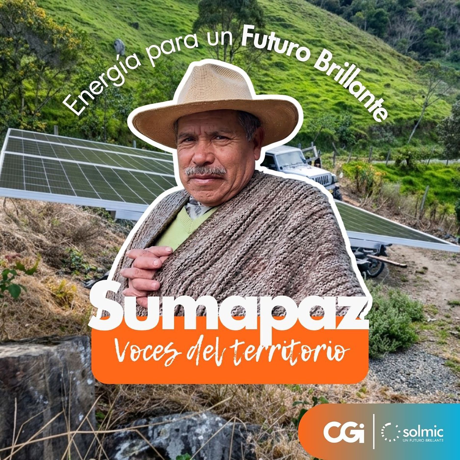 Campesino beneficiario de proyecto de energía solar rural junto a sistema fotovoltaico 