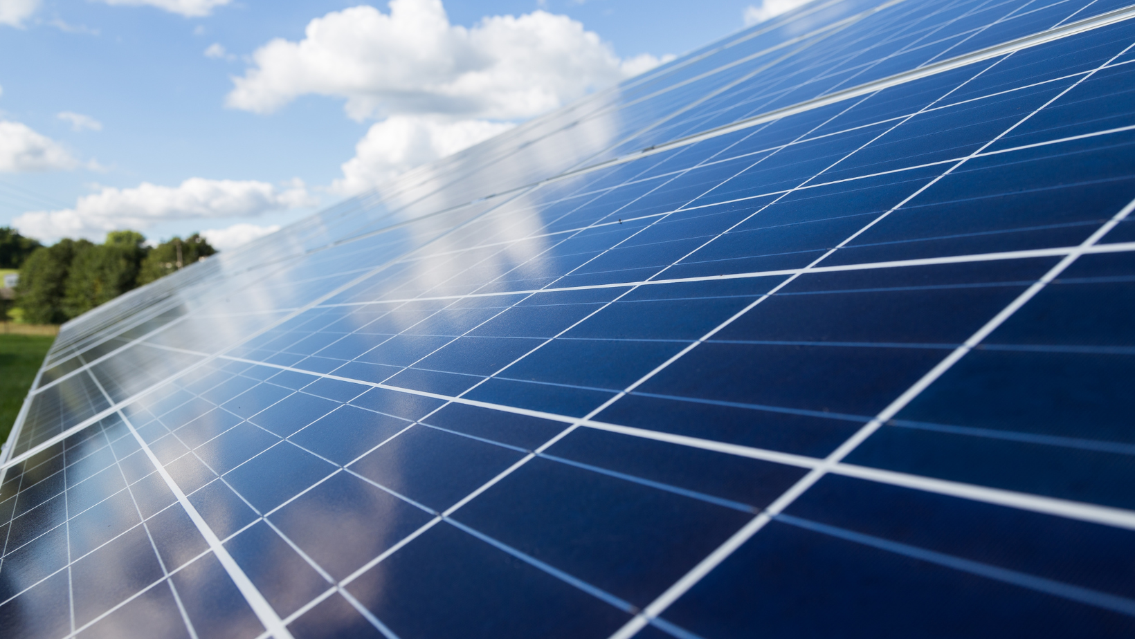 Paneles solares fotovoltaicos de alta eficiencia para hogares y empresas en Colombia instalados por SOLMIC.