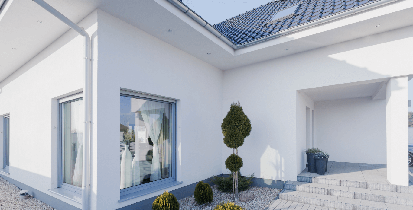 Clermont Fl home with white painted stucco exterior.