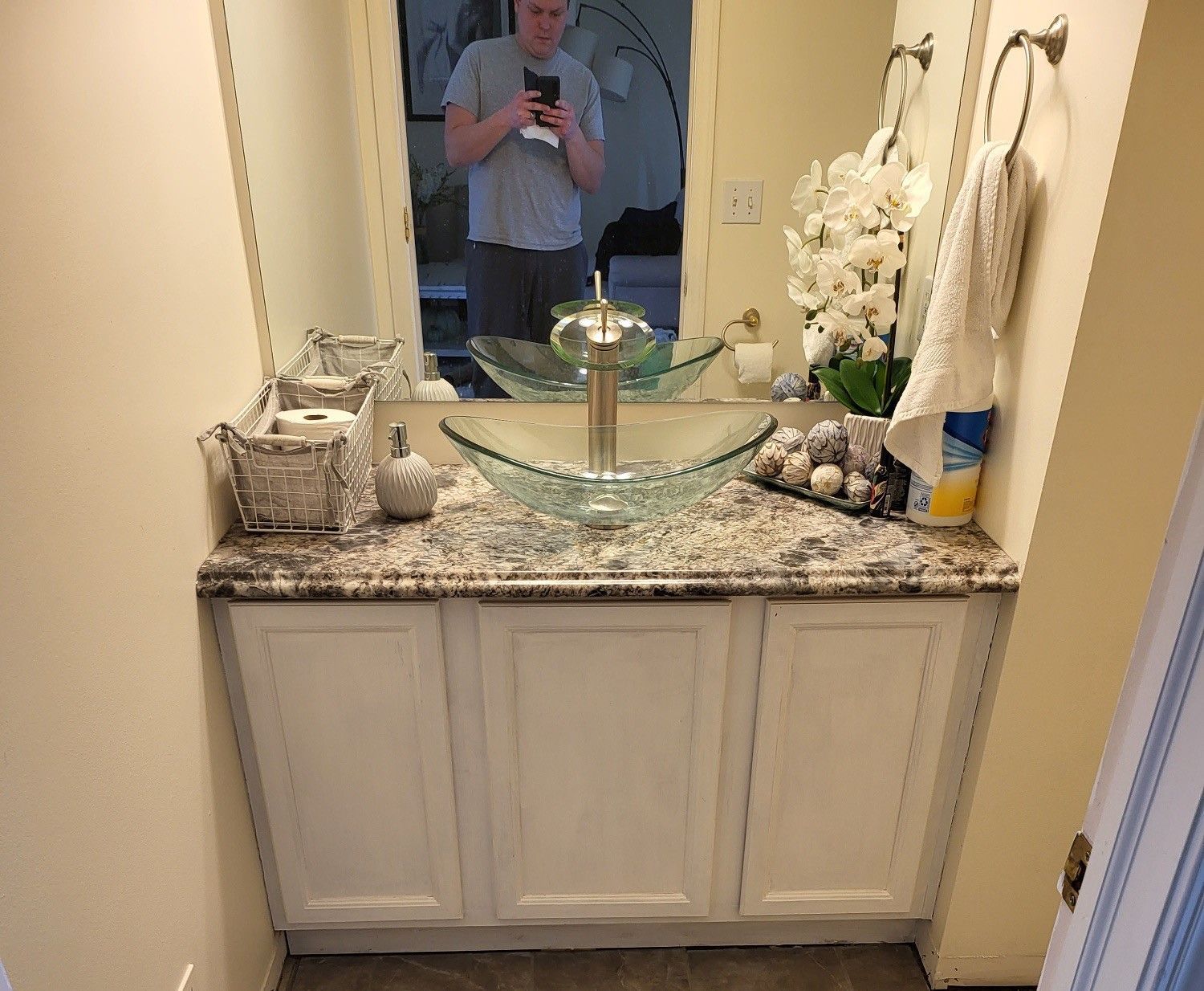 Bathroom with bowl sink