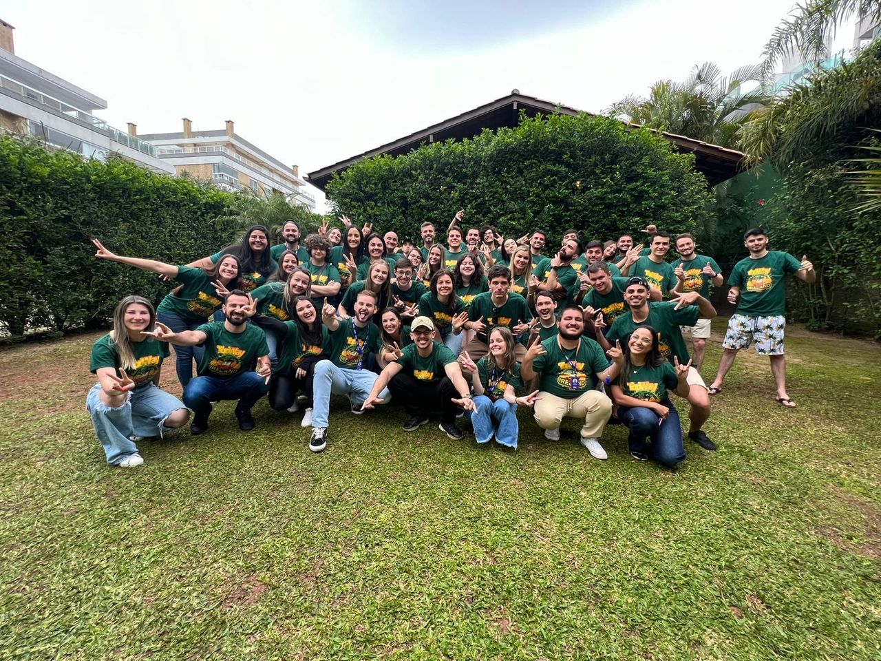 Grupo nos jardins da pousada