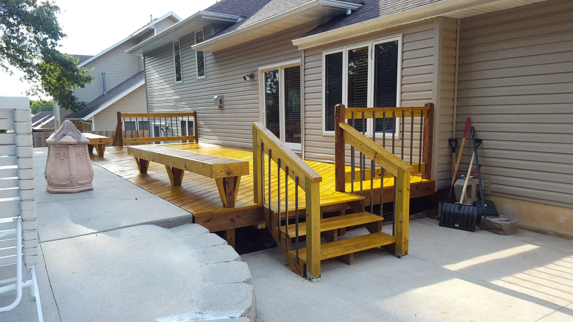 Deck building and repair by general contractor in Aurora, MO