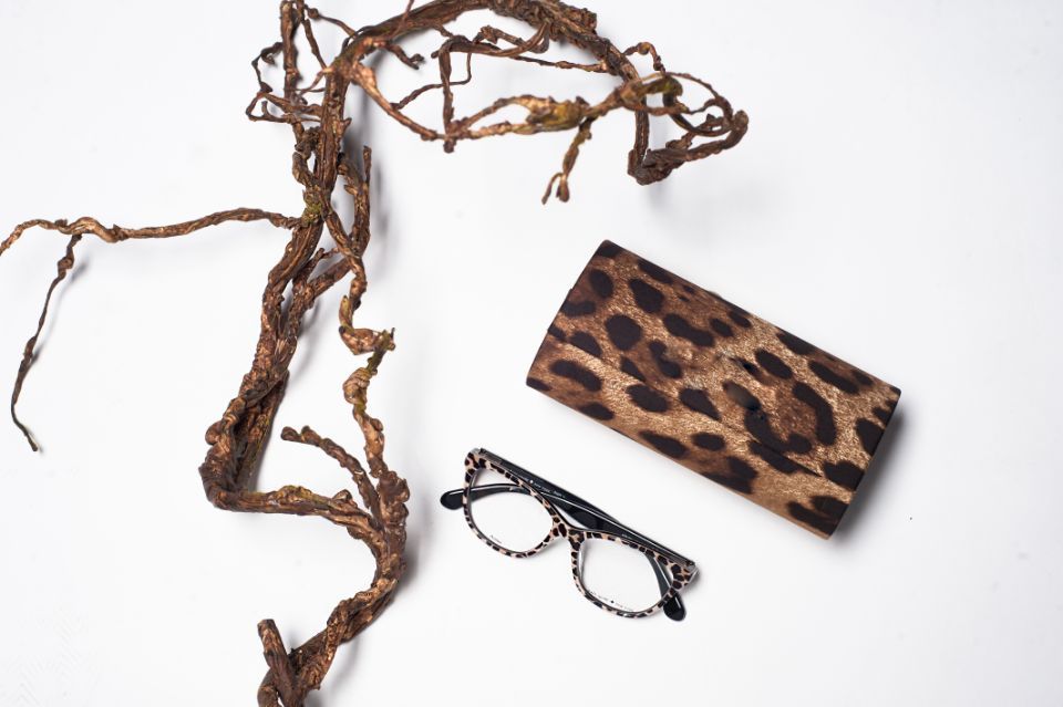 occhiali con custodia leopardata