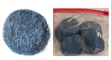 Blue scouring pads, one loose and several in a clear plastic zip bag.