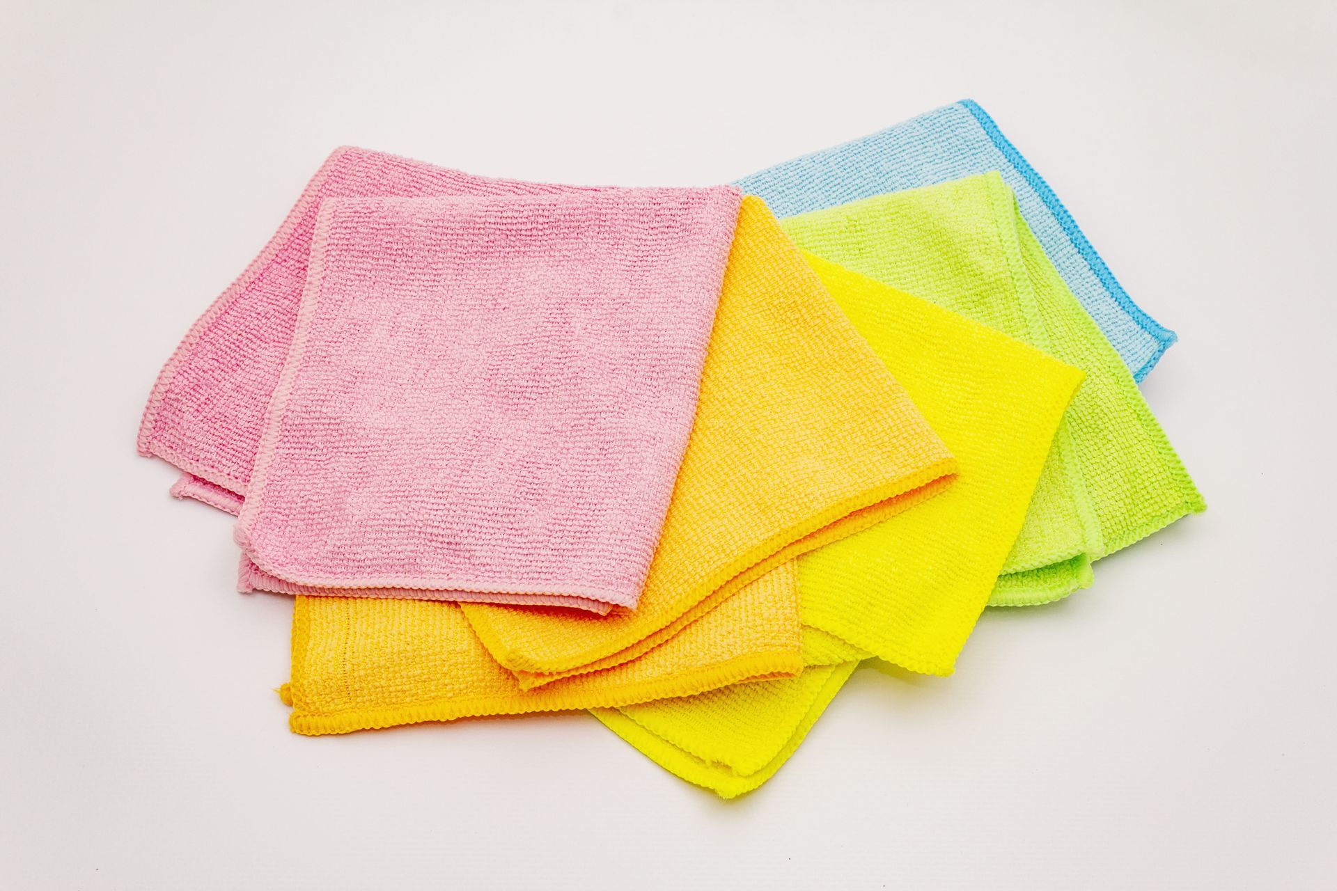Microfiber Cloth vs Paper Towels