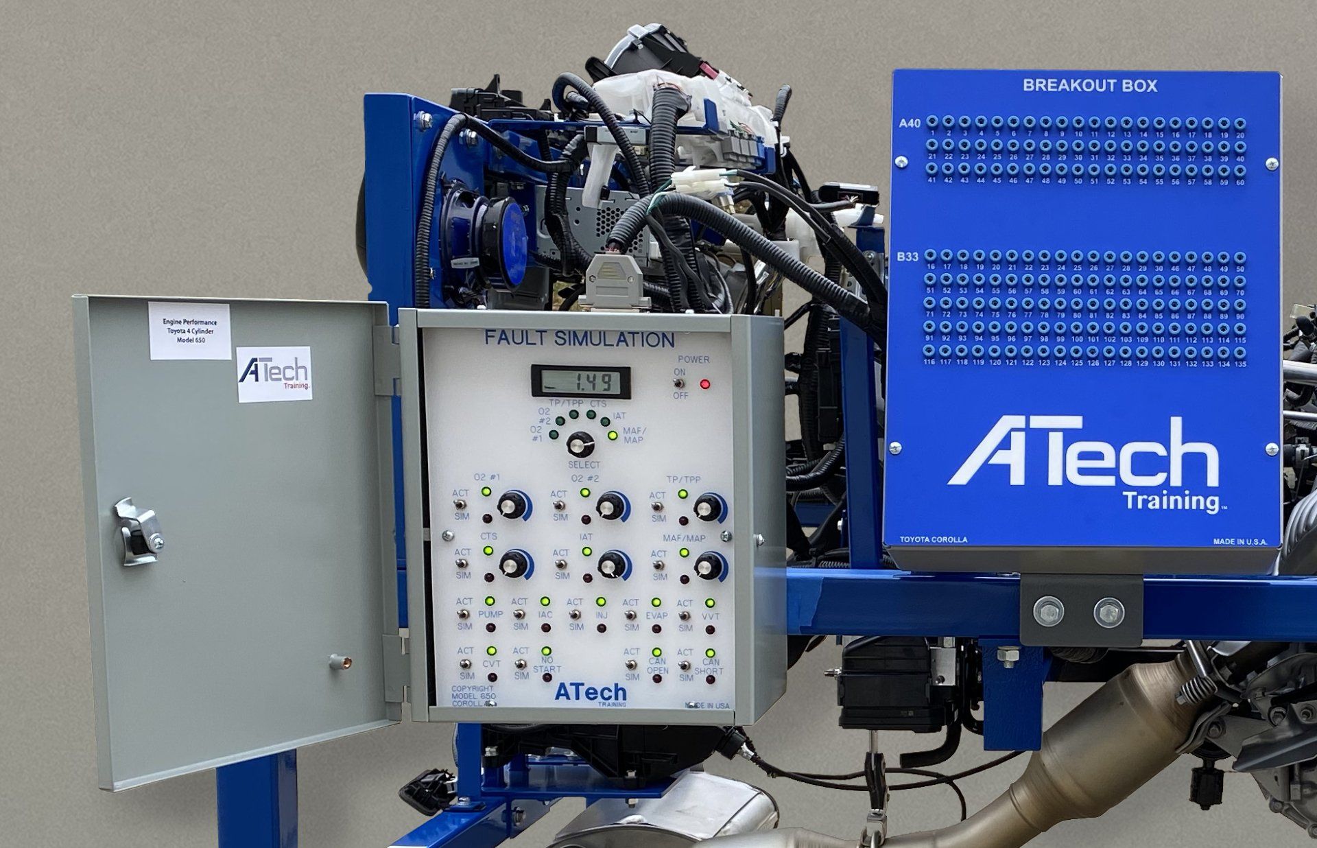 A blue box with the word atech on it
