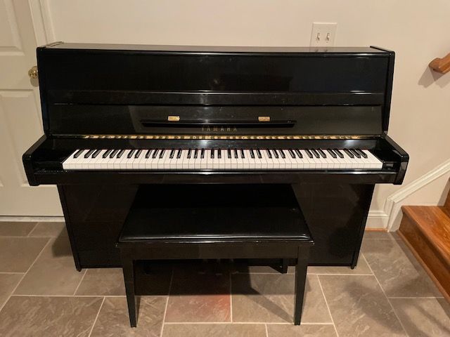 Bohemia Piano - Polished Mahogany
