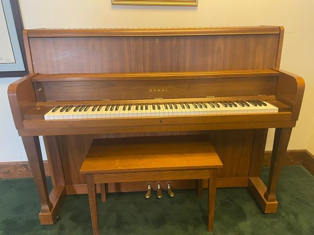 Bohemia Piano - Polished Mahogany