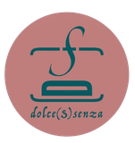 Logo circolare rosa con un’icona turchese di un dessert e la scritta “dolce(s)senza”