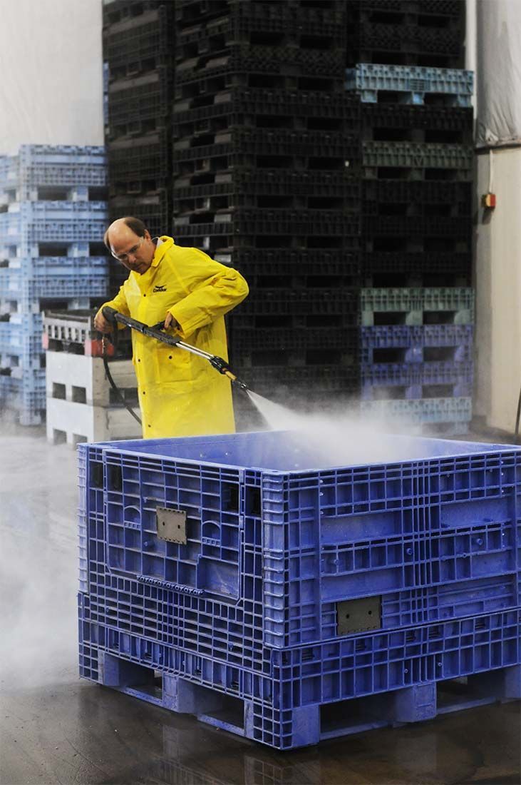 Power washing for used bulk containers Power washing for used bulk containers