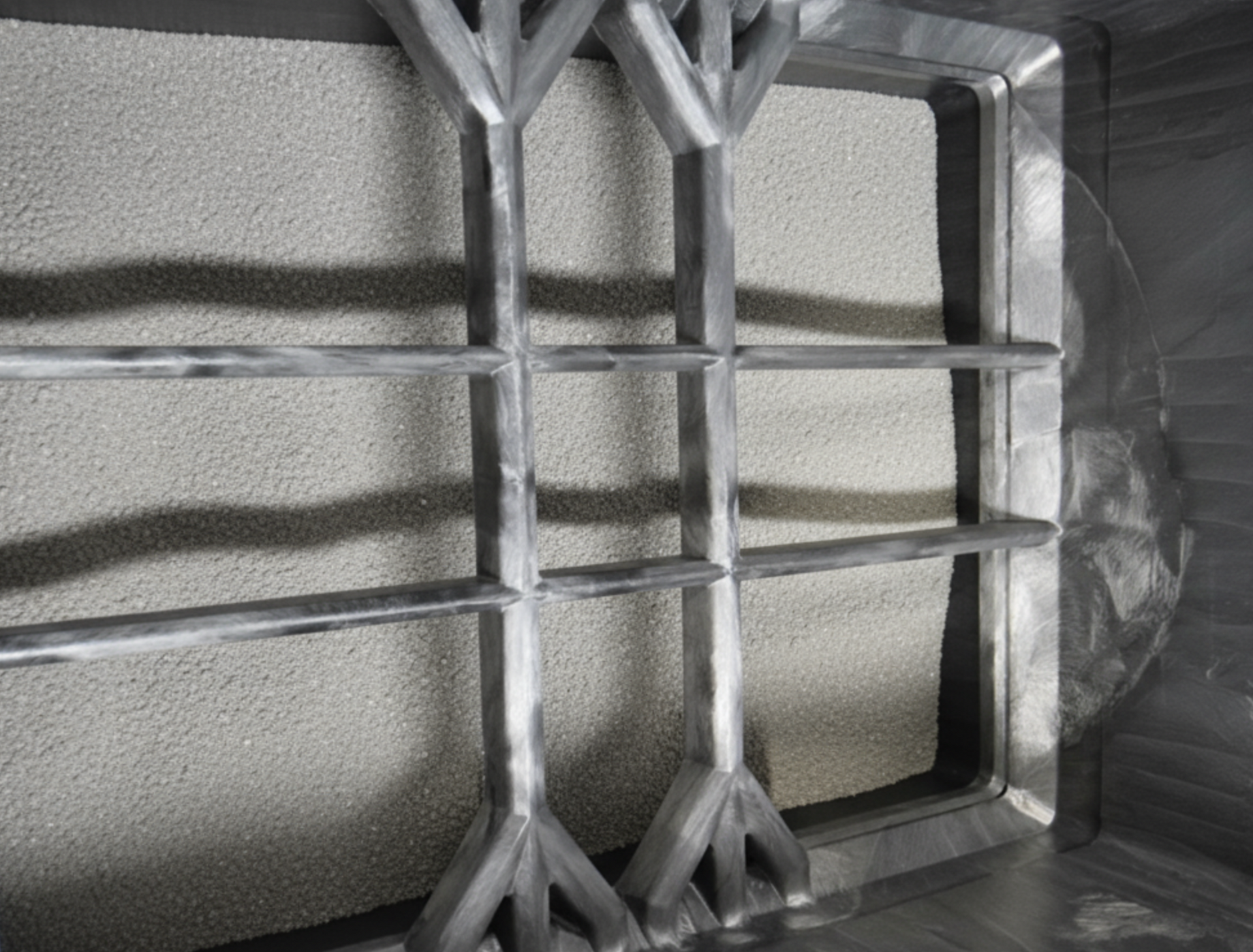 CenterFlow hopper with powder CenterFlow hopper with powder