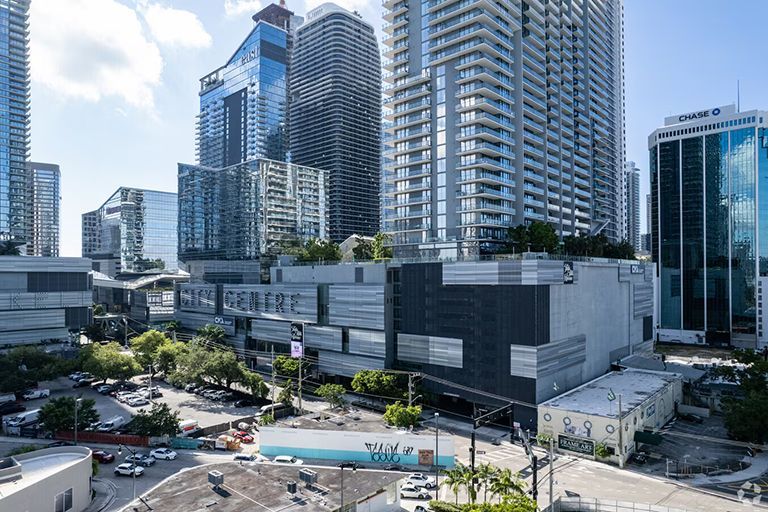 Good exterior view of the Brickell City Center Building in Miami, Florida
