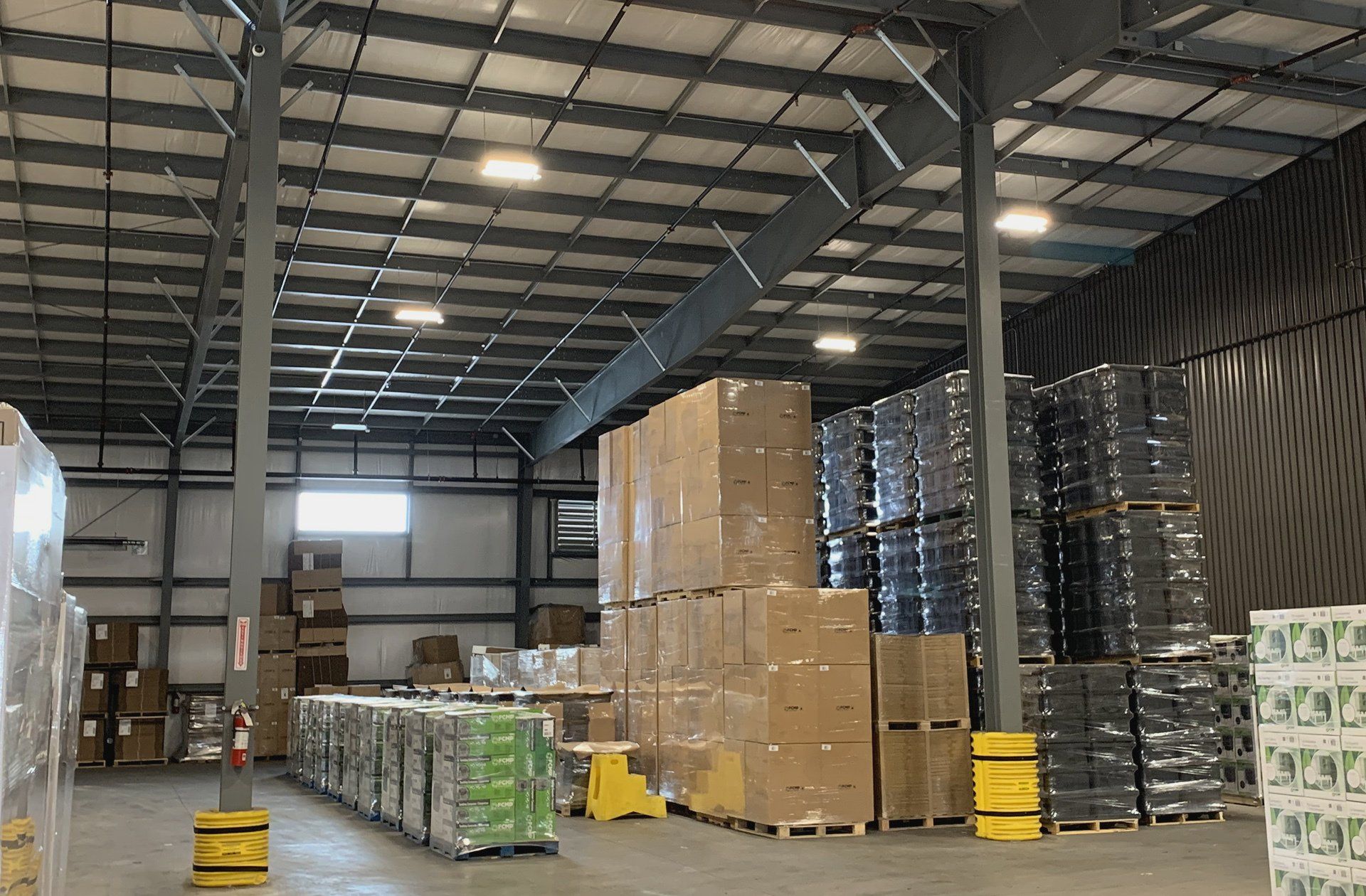 Modern distribution facilities demand engineering that balances clear-span efficiency