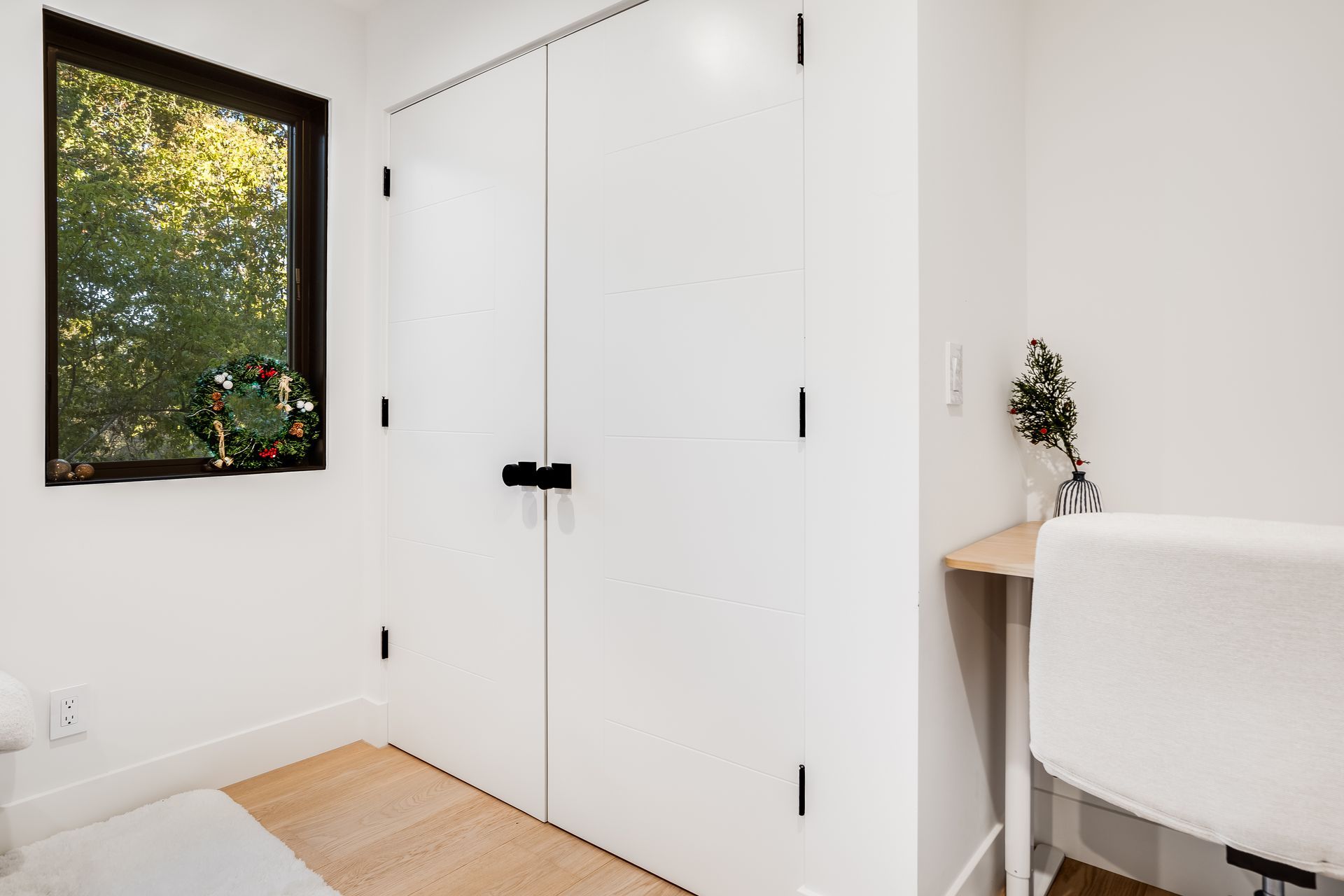 There is a desk and a window in the room.