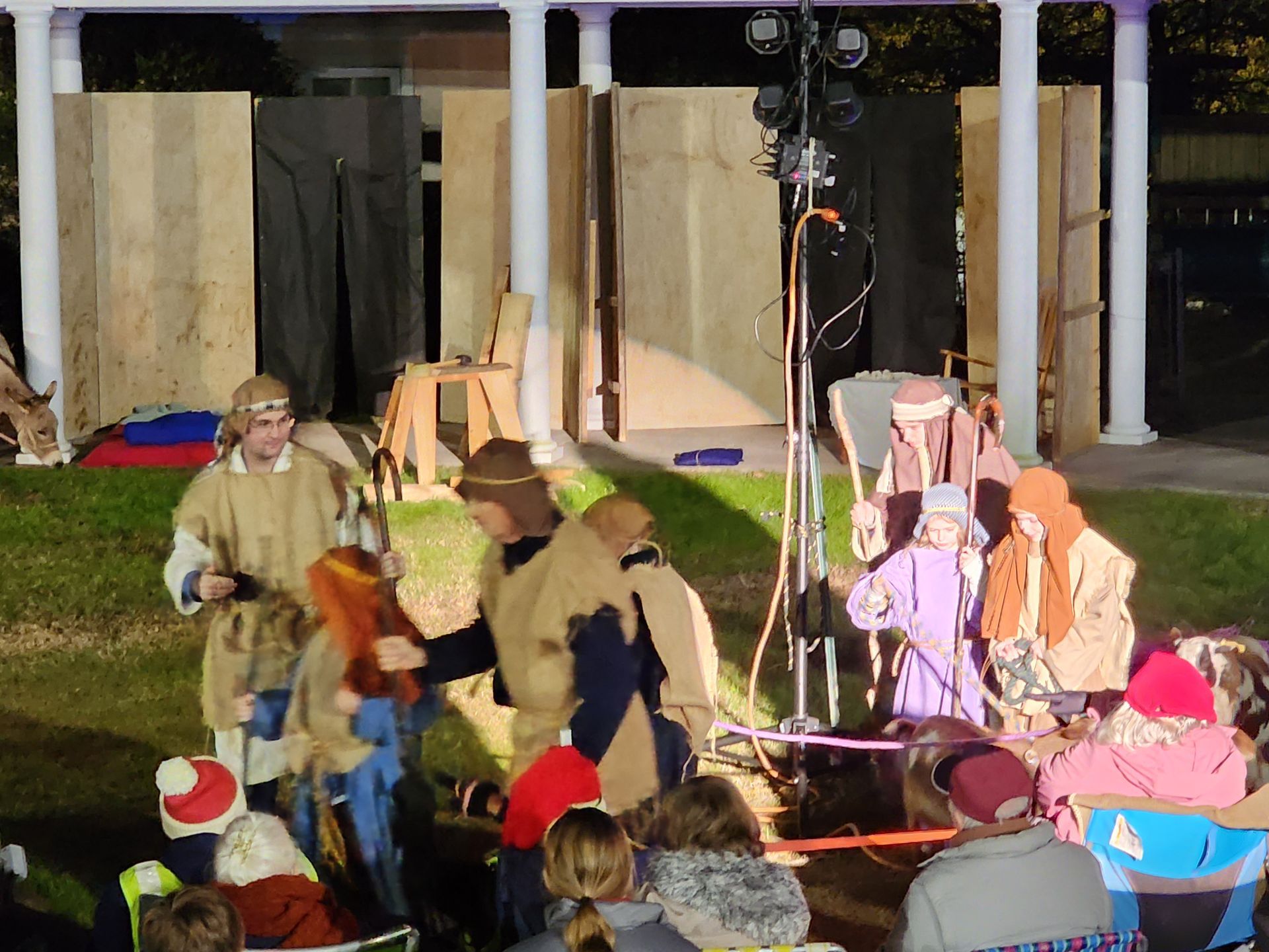 Shepherds head to Bethlehem