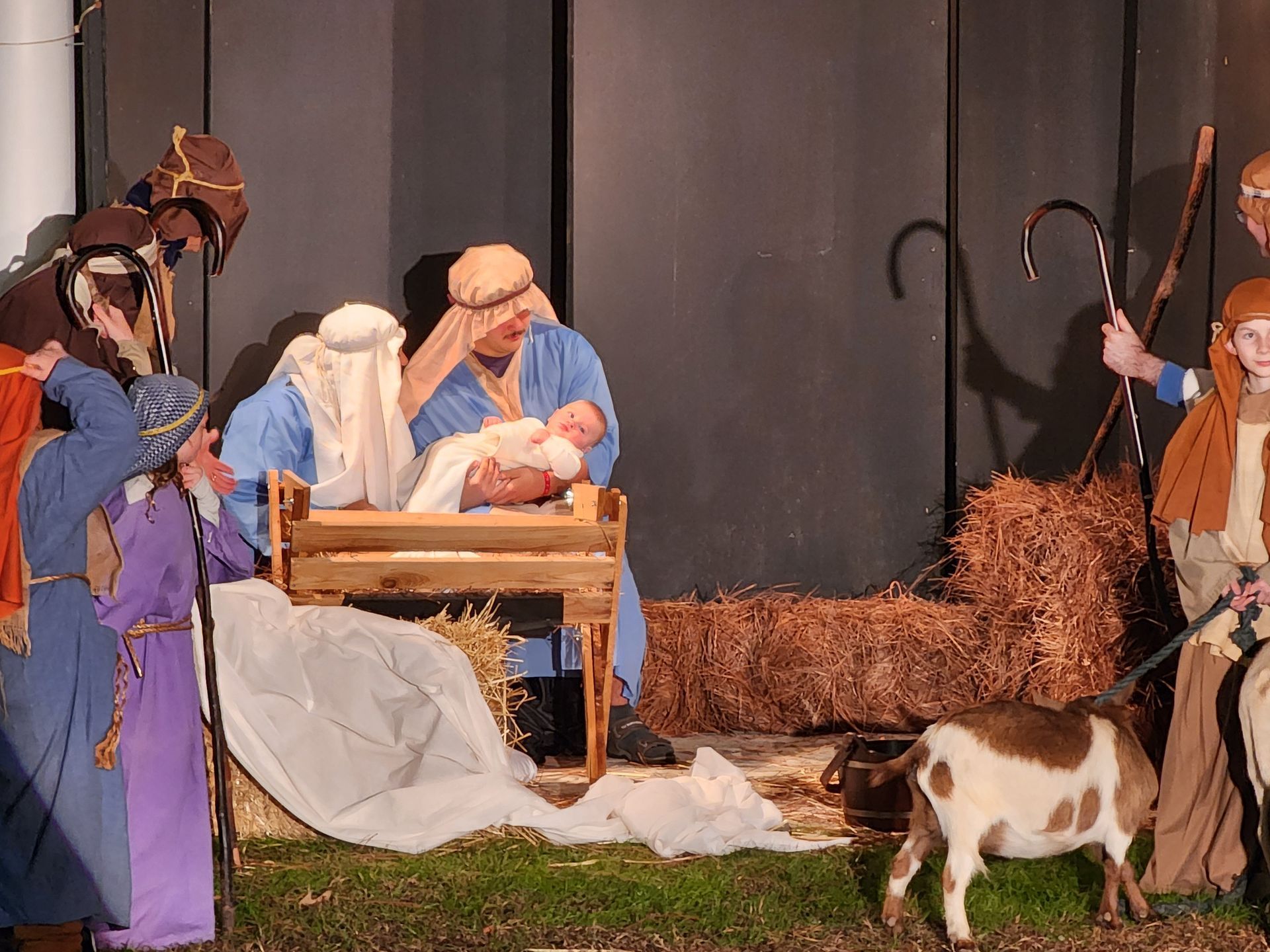Shepherds visit Jesus, Mary & Joseph