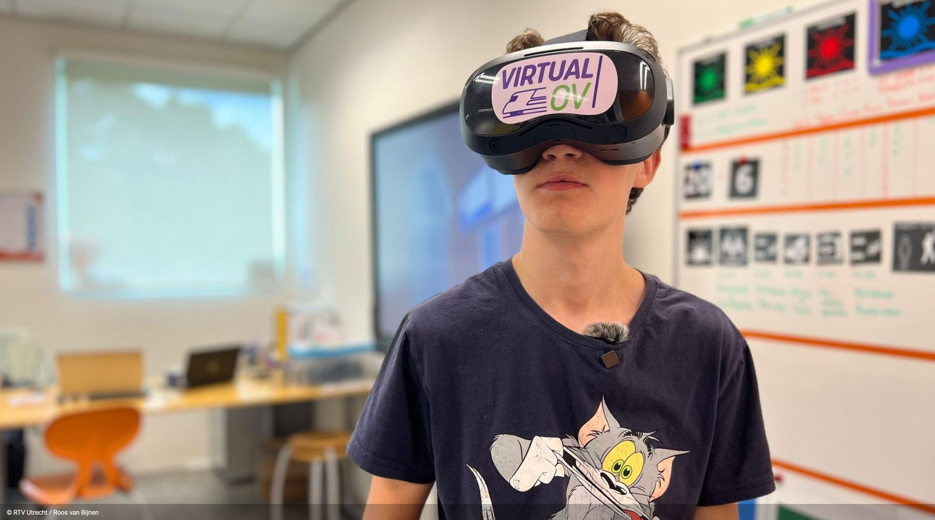 Damian, un giovane che ha imparato a viaggiare in autonomia sui mezzi pubblici grazie a Virtual OV