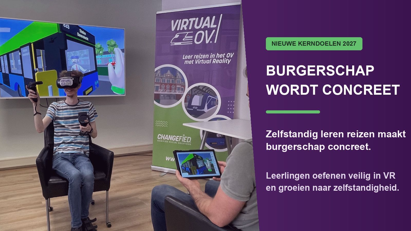 Een leerling oefent met Virtual OV terwijl een begeleider de voortgang volgt. Zo worden burgerschap 
