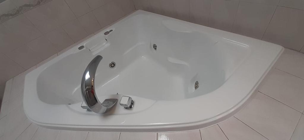 Anthony's Reglazing | Tub Reglazing | Old Westbury, NY