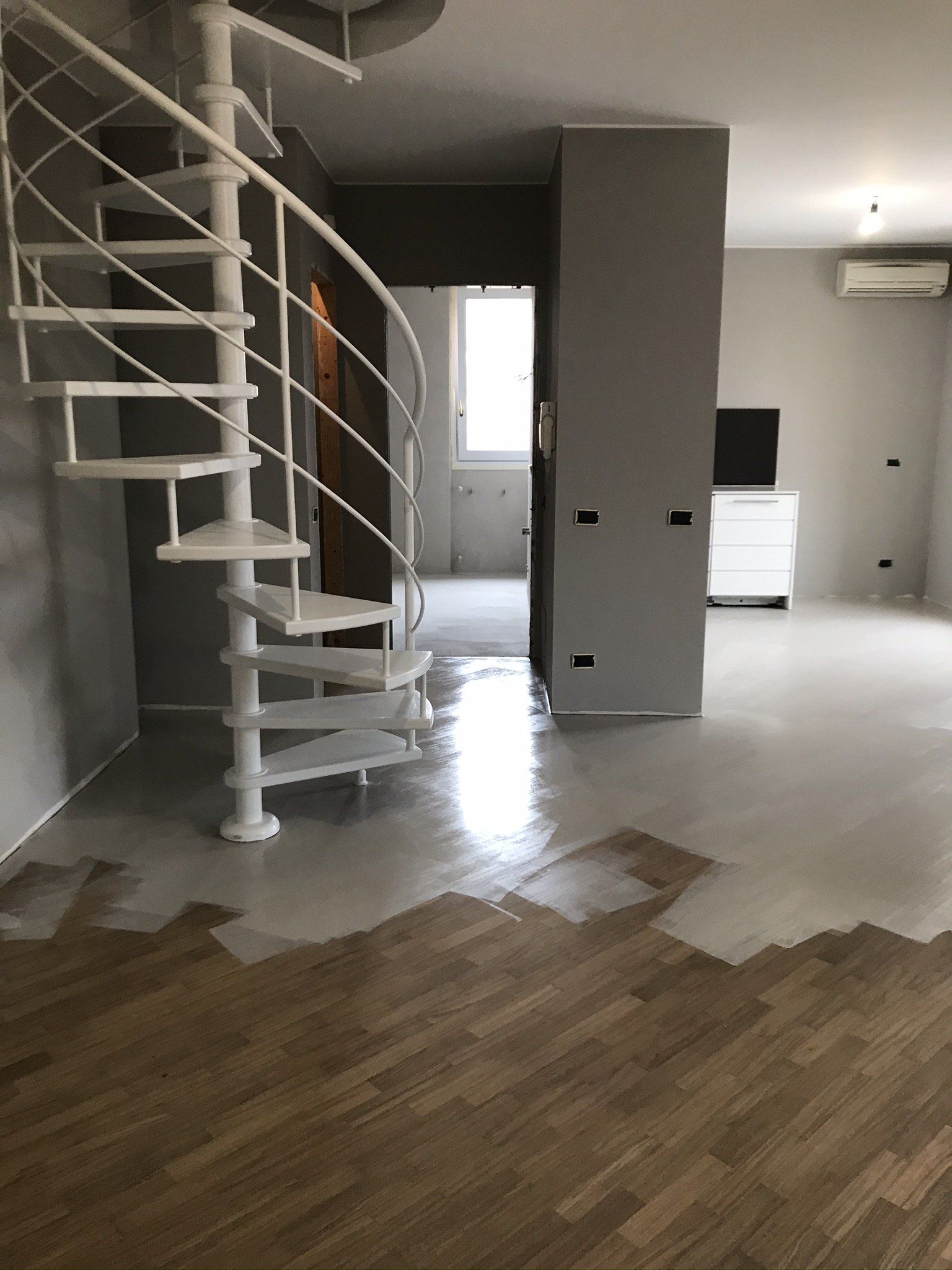 pavimentazione e rivestimento interni