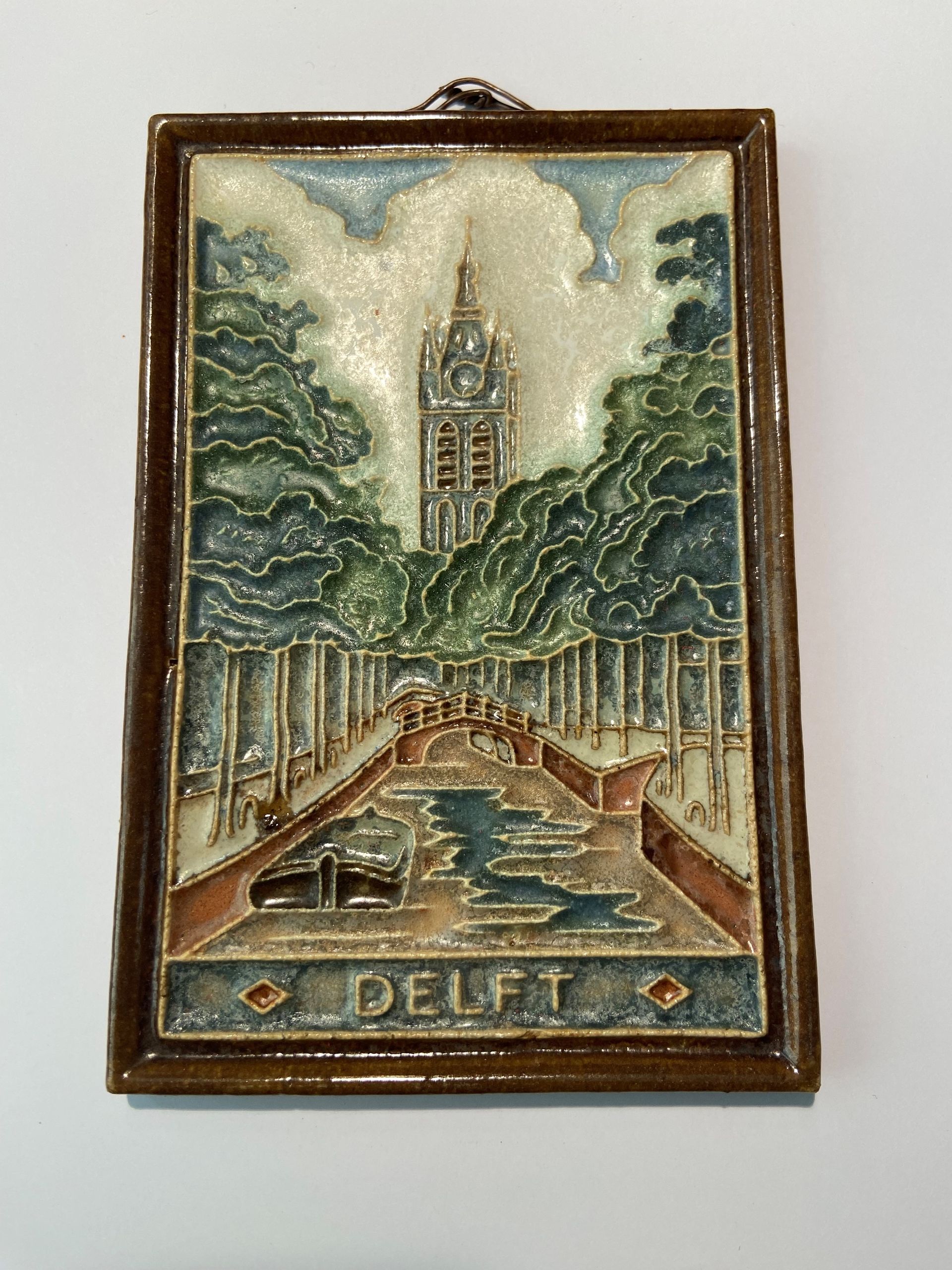 PFtegel Porceleyne Fles Delft cloisonné tegel Oude kerk met tekst Delft.