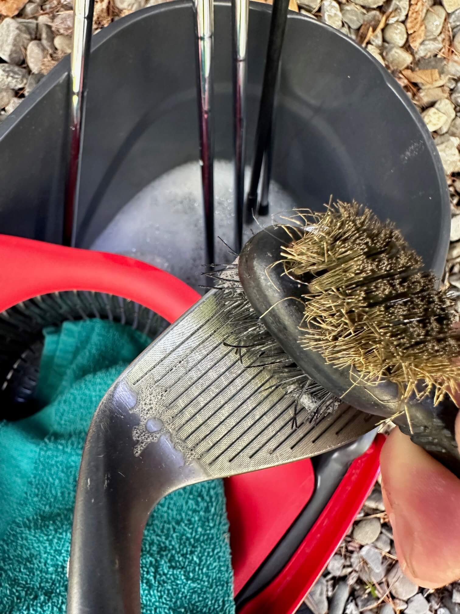 Brush for golf clubs