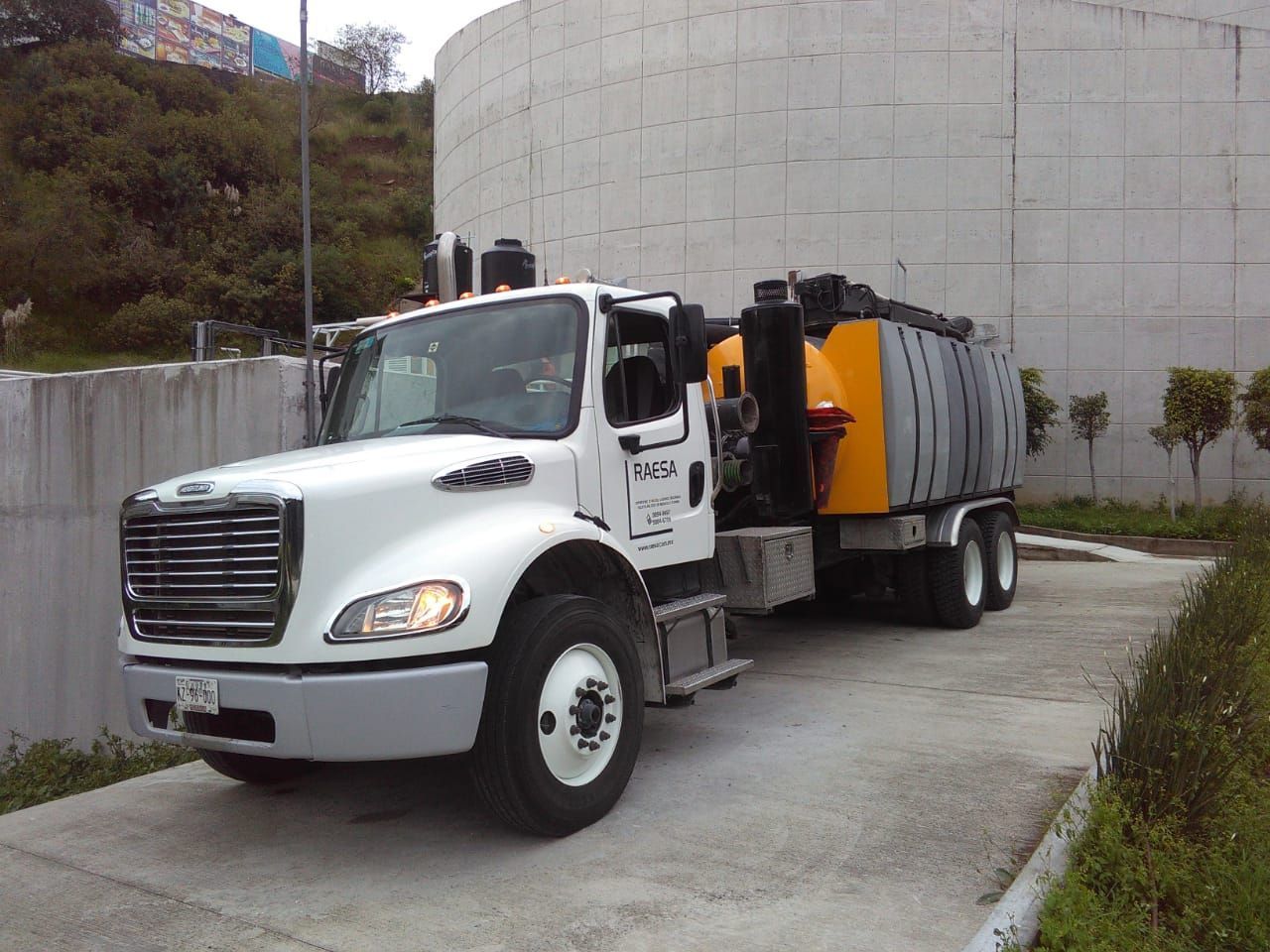 Camion vactor RAESA para succion de lodos y desazolve