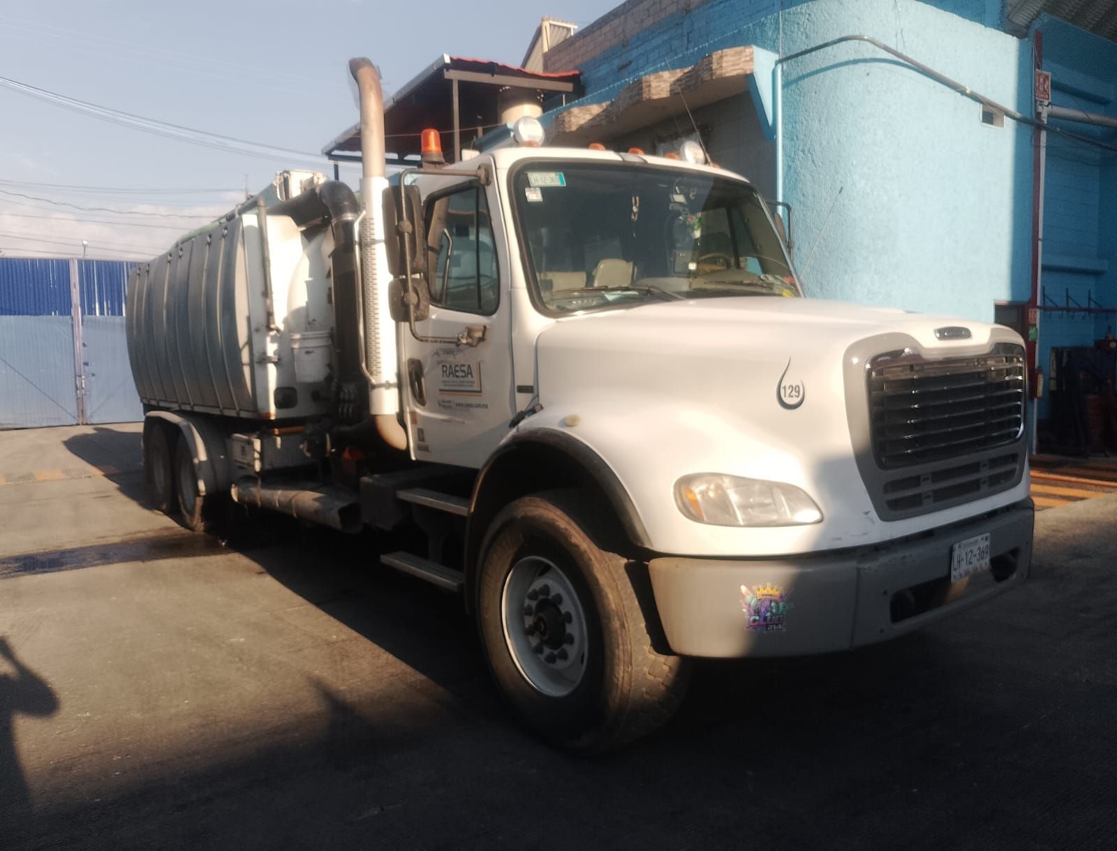 Camion vactor RAESA operando en zona industrial CDMX - desazolve