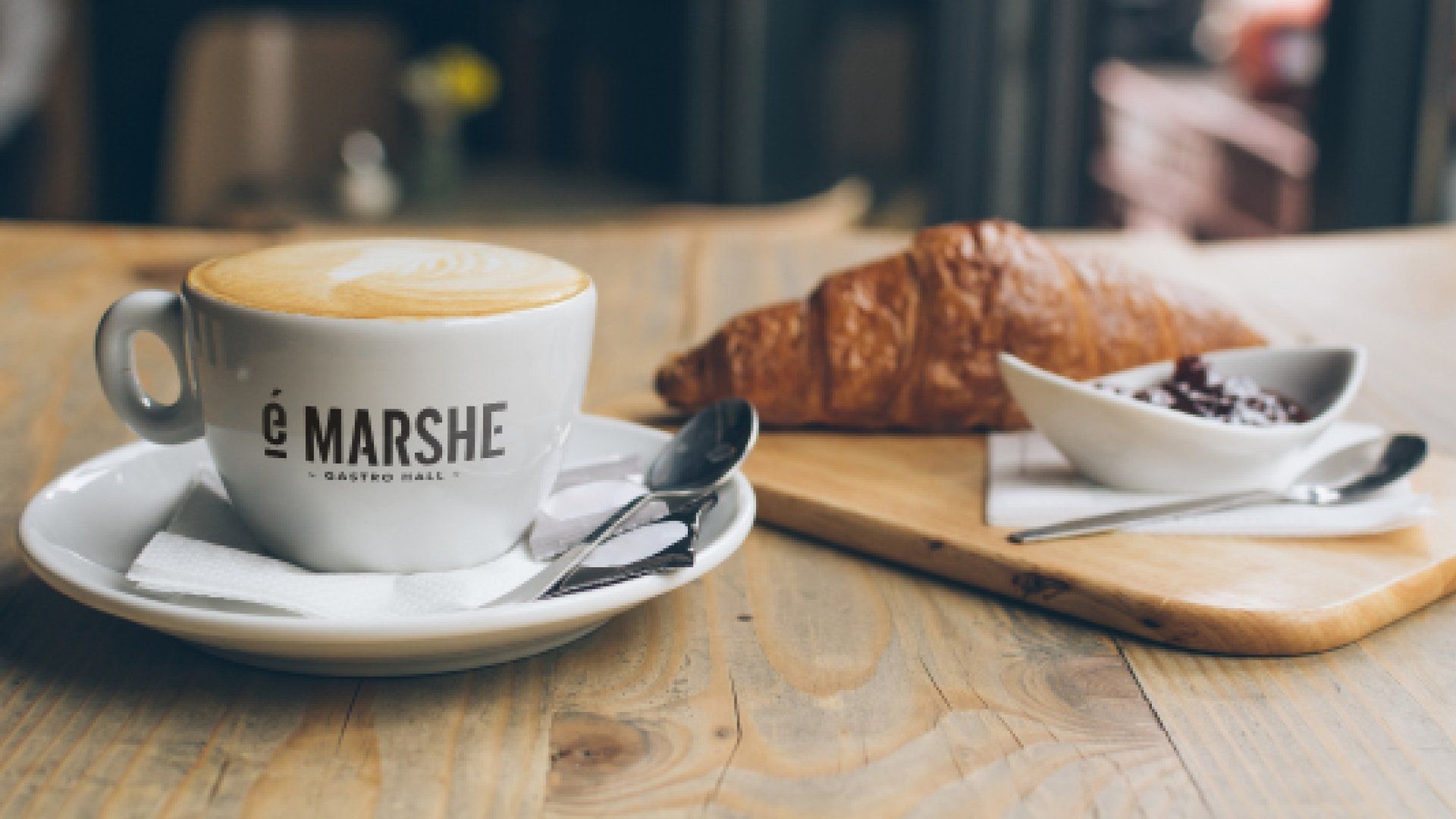 éMarshe - Gastro Hall coffee and croissant