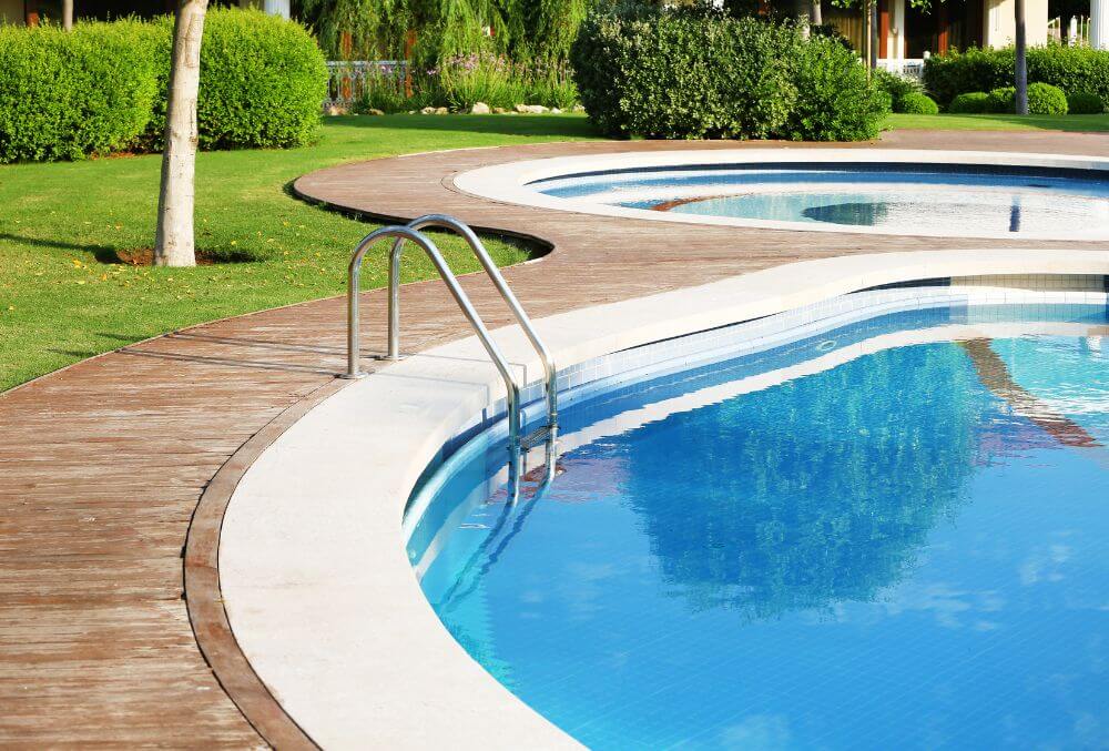 Circular commercial pool