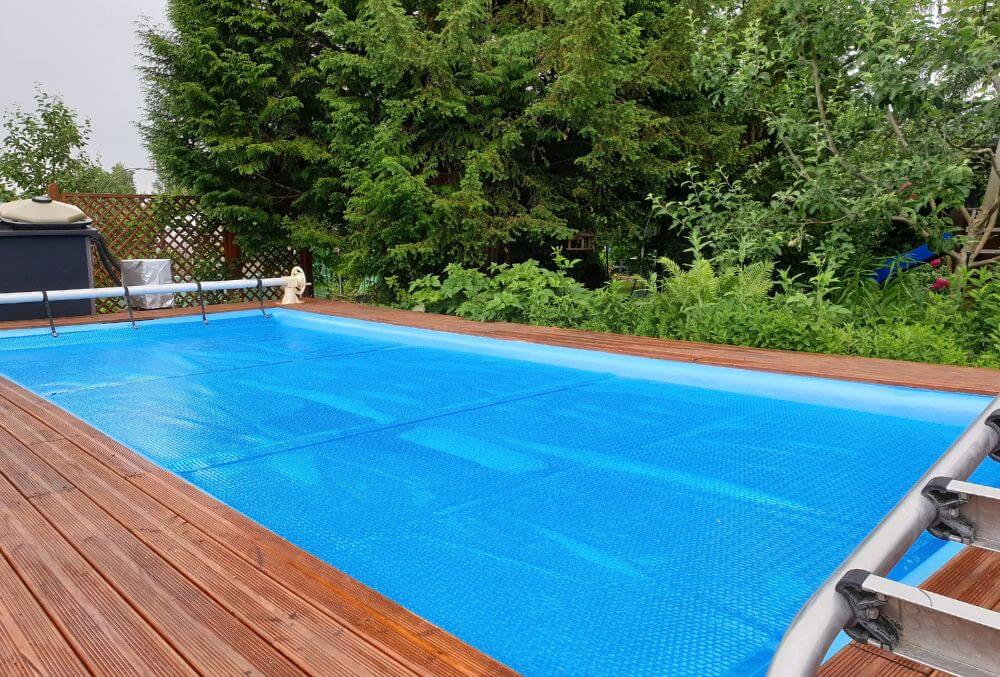 Pool cover for winter protection