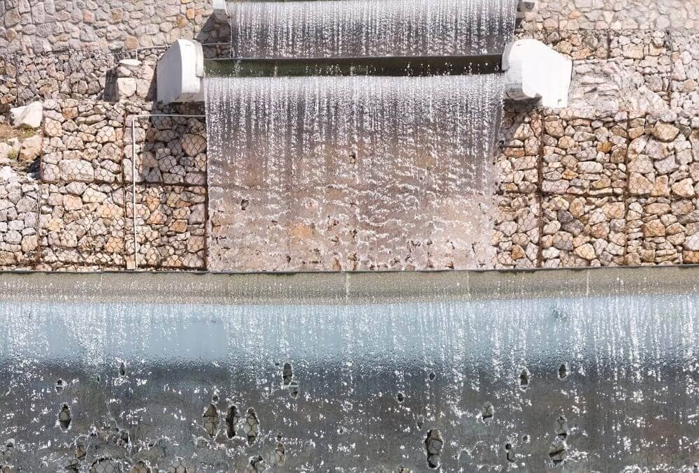 Rain curtains water feature in a multi leveled pool