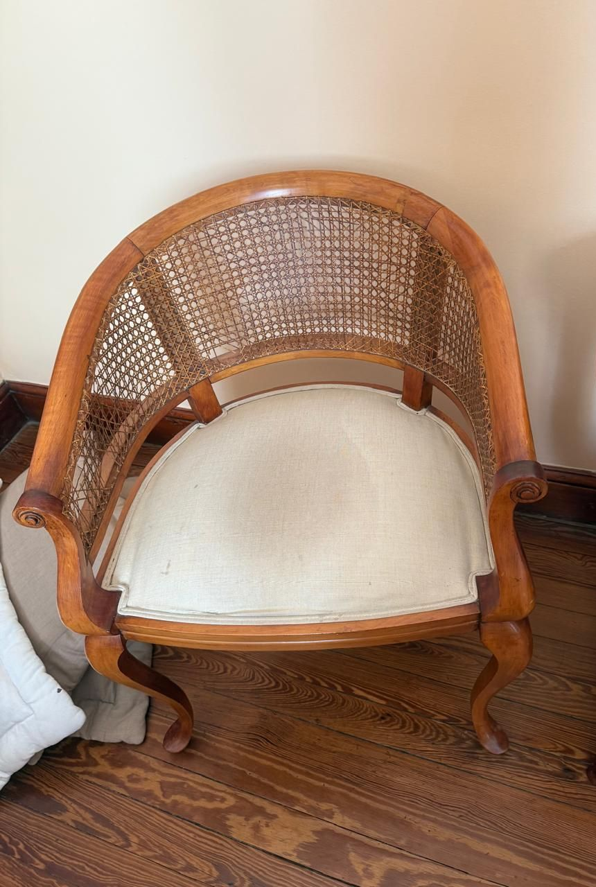 Sillón de respaldo envolvente tipo barri