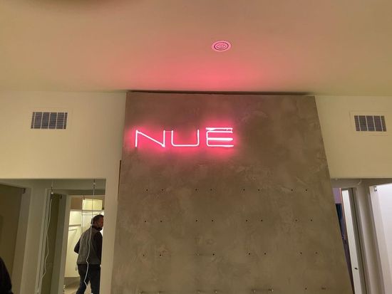 insegna al neon rossa