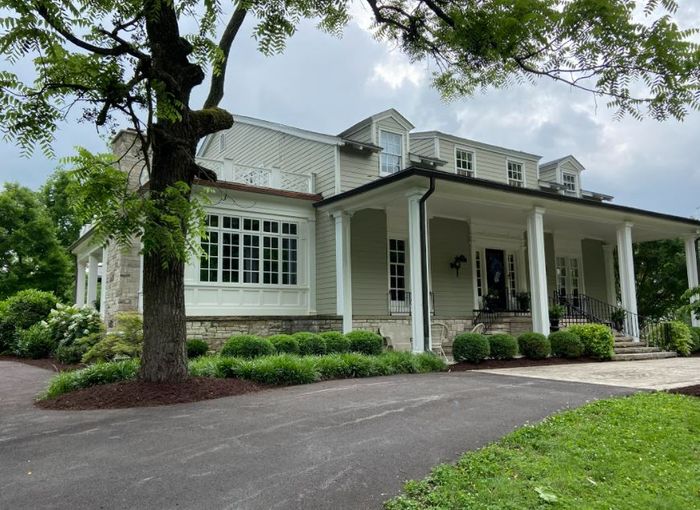 Beautiful Front Yard | Louisville, KY | B & B Landscapes