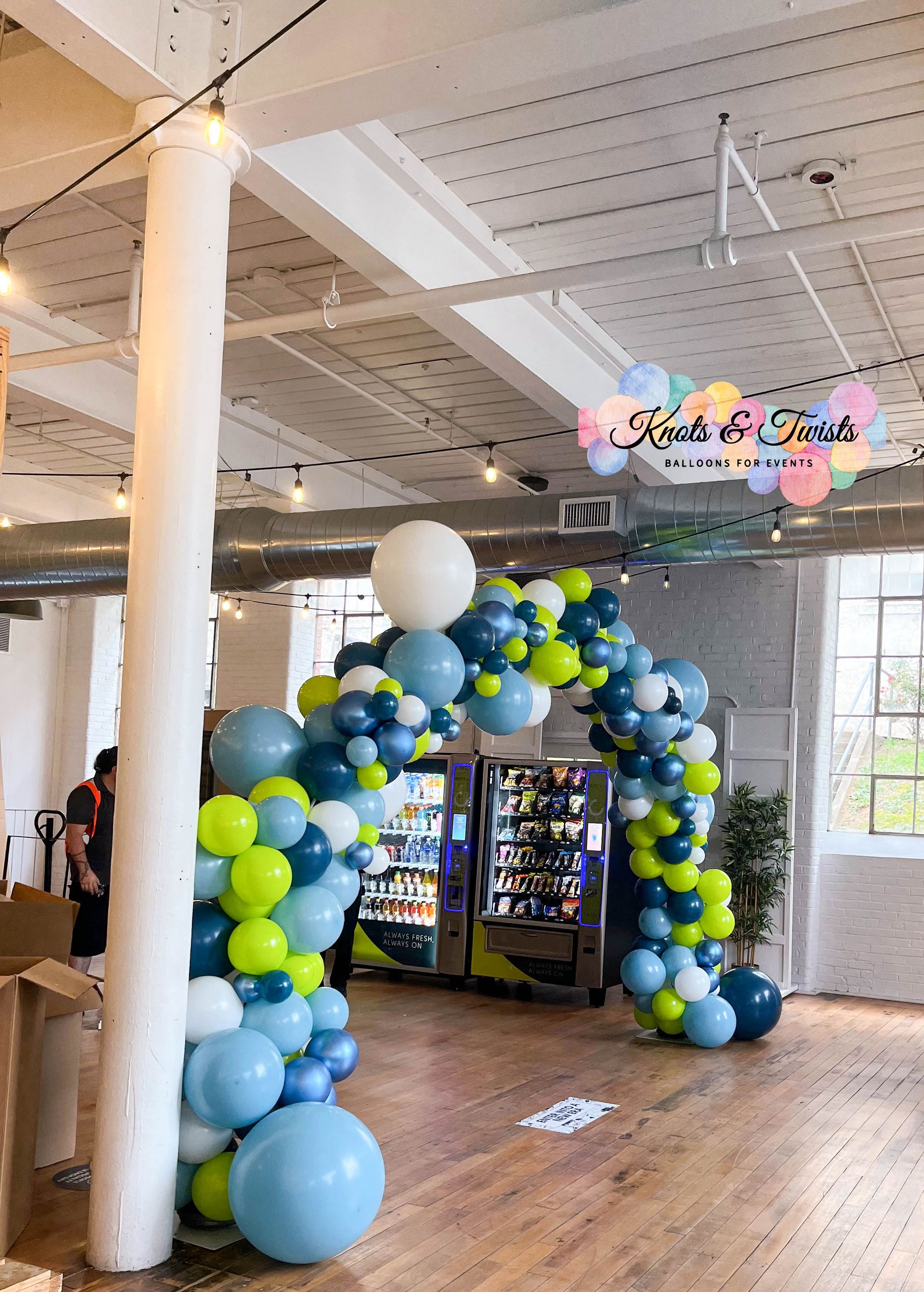 Balloon Arches | Knots and Twists Balloons for Events