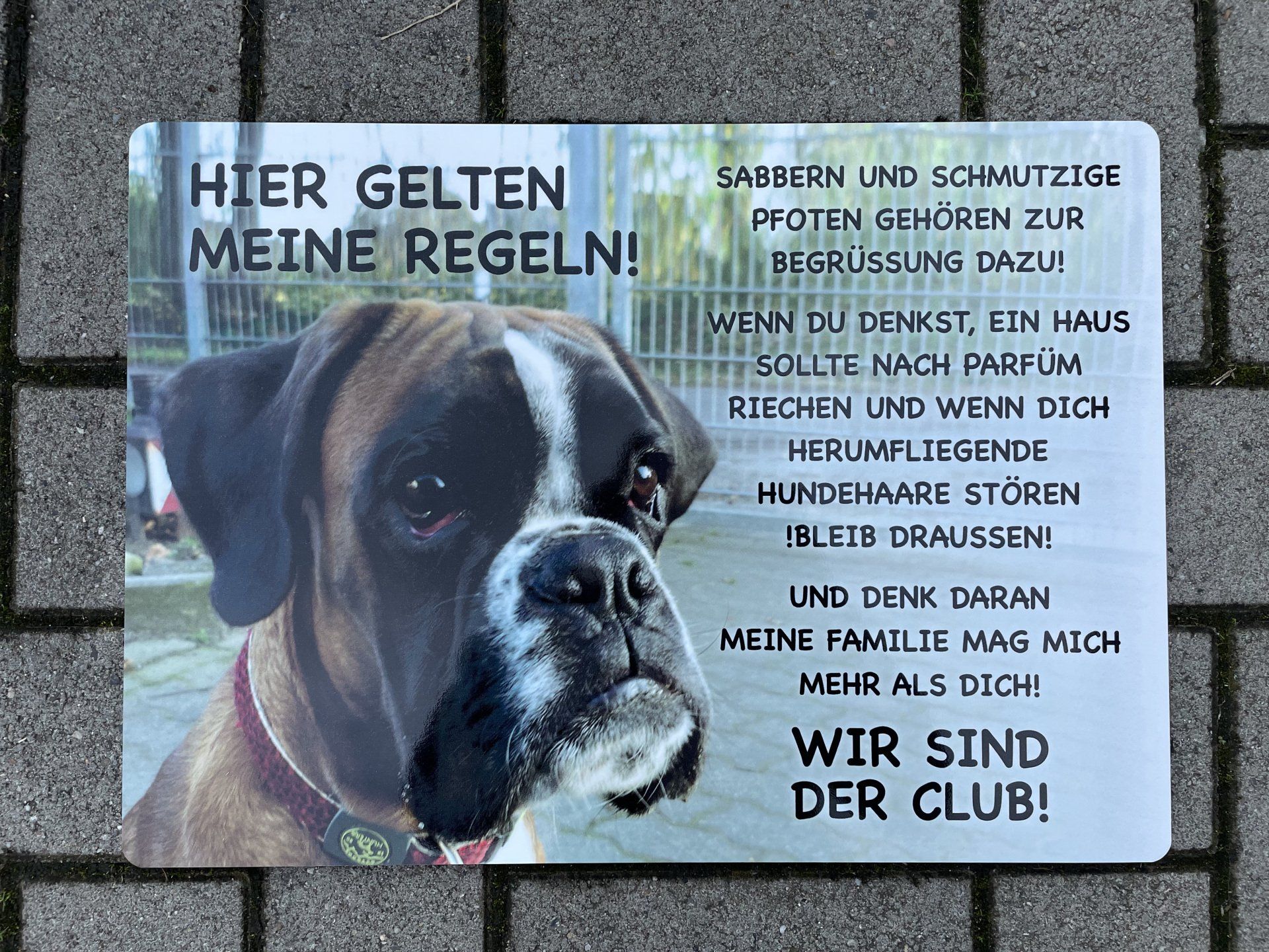 A sign with a picture of a boxer dog on it.