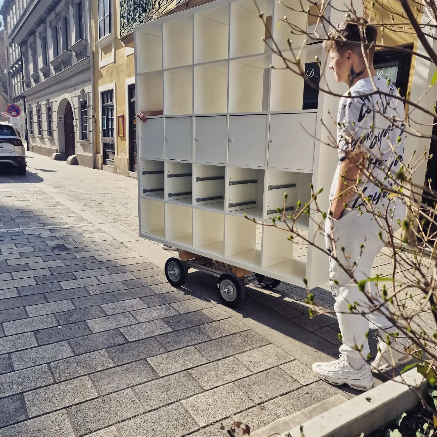 Umzug mit Schrank
