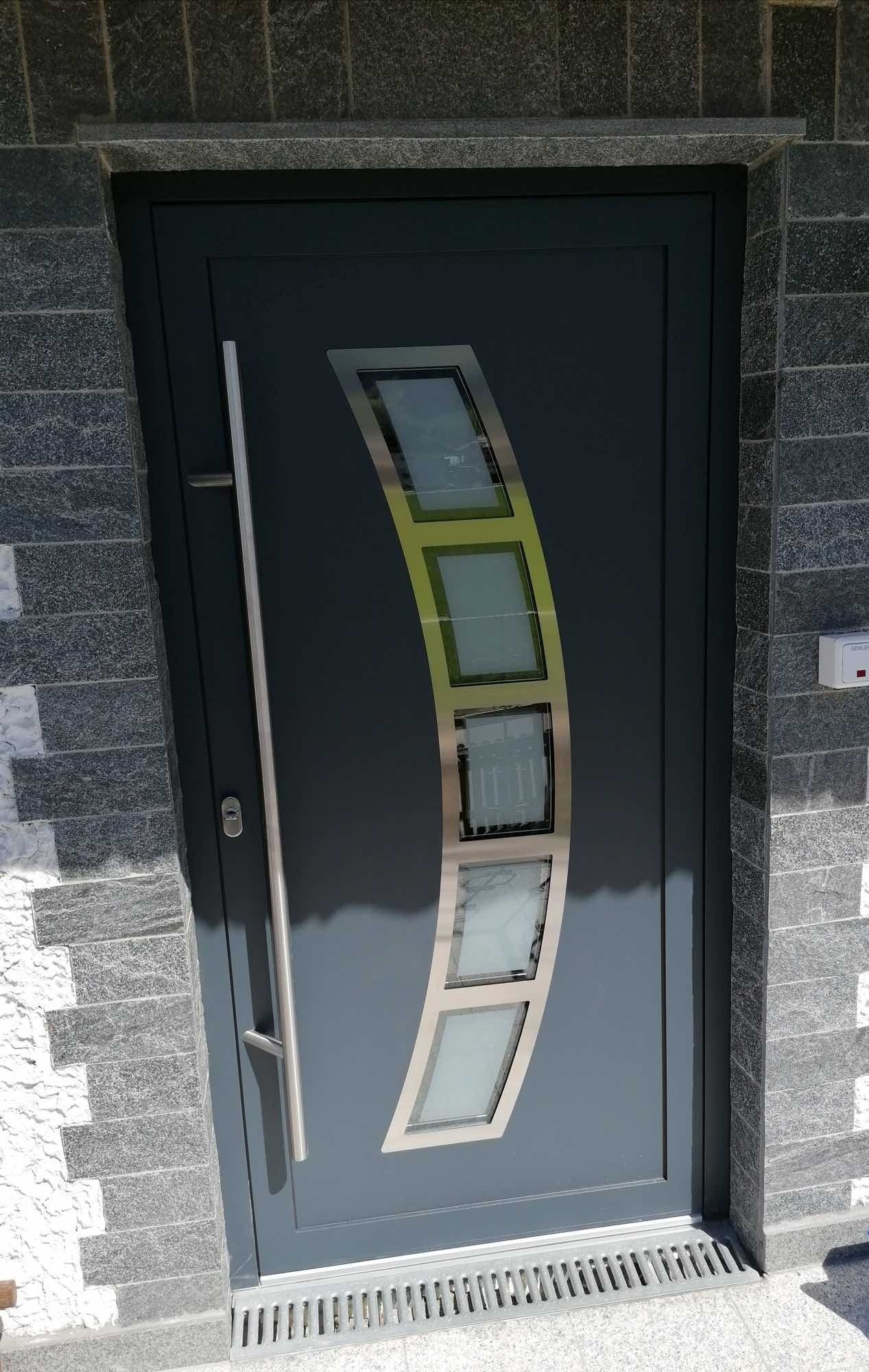 Tür mit Glasdesign