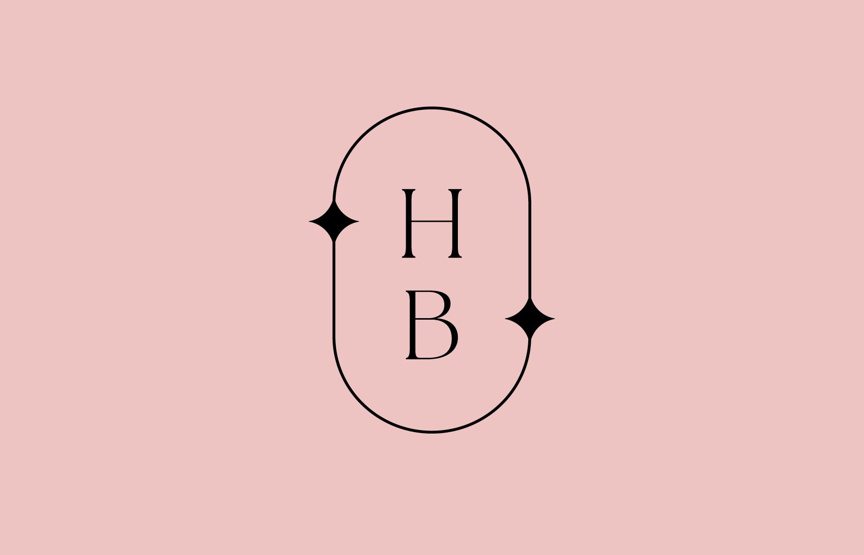 Růžové pozadí s černým oválným monogramovým logem obsahujícím písmena H a B.